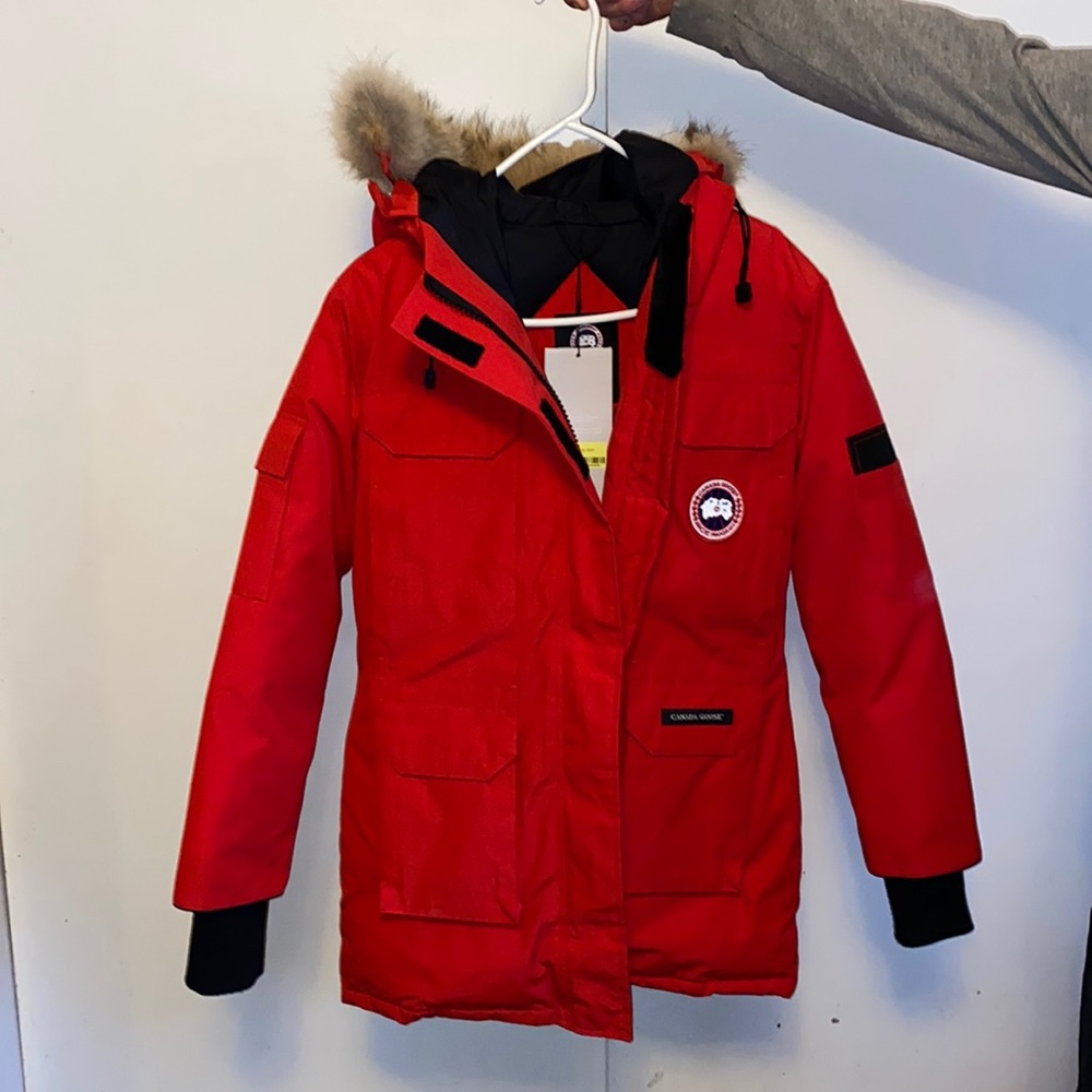 BRAND NEW Red Canada Goose Expedition coat